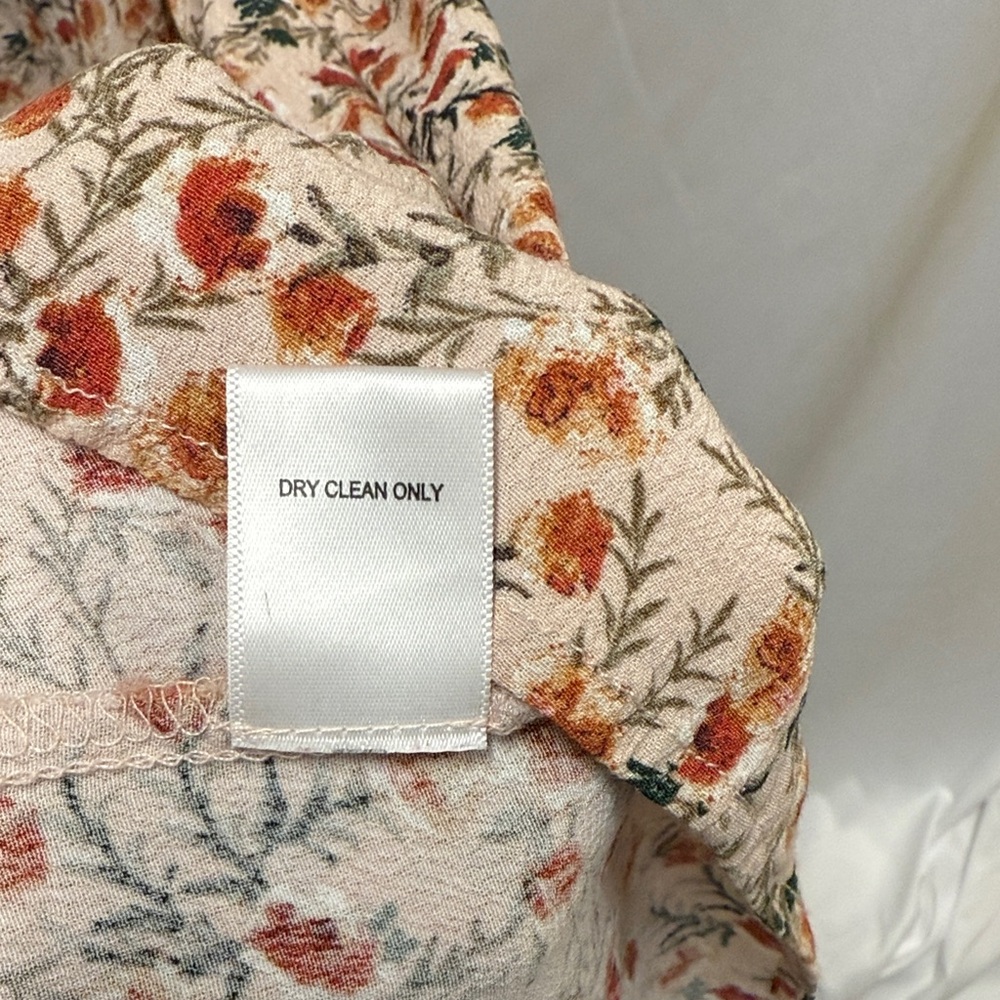 Elegant Floral Midi Dress with Puff Sleeves - Picture 12 of 12
